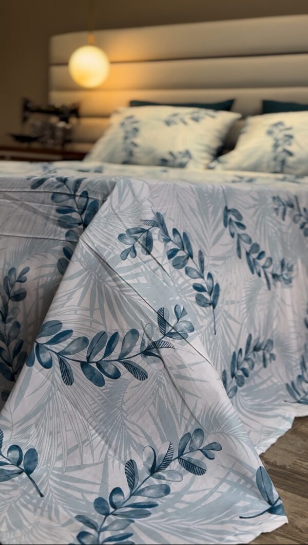 Parure de Lit Feuillage Bleu – Élégance Botanique Apaisante