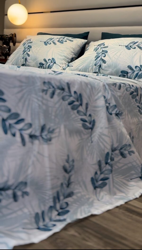 Parure de Lit Feuillage Bleu – Élégance Botanique Apaisante