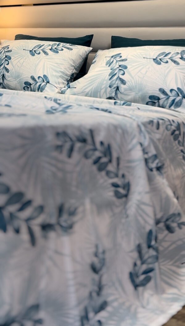 Parure de Lit Feuillage Bleu – Élégance Botanique Apaisante