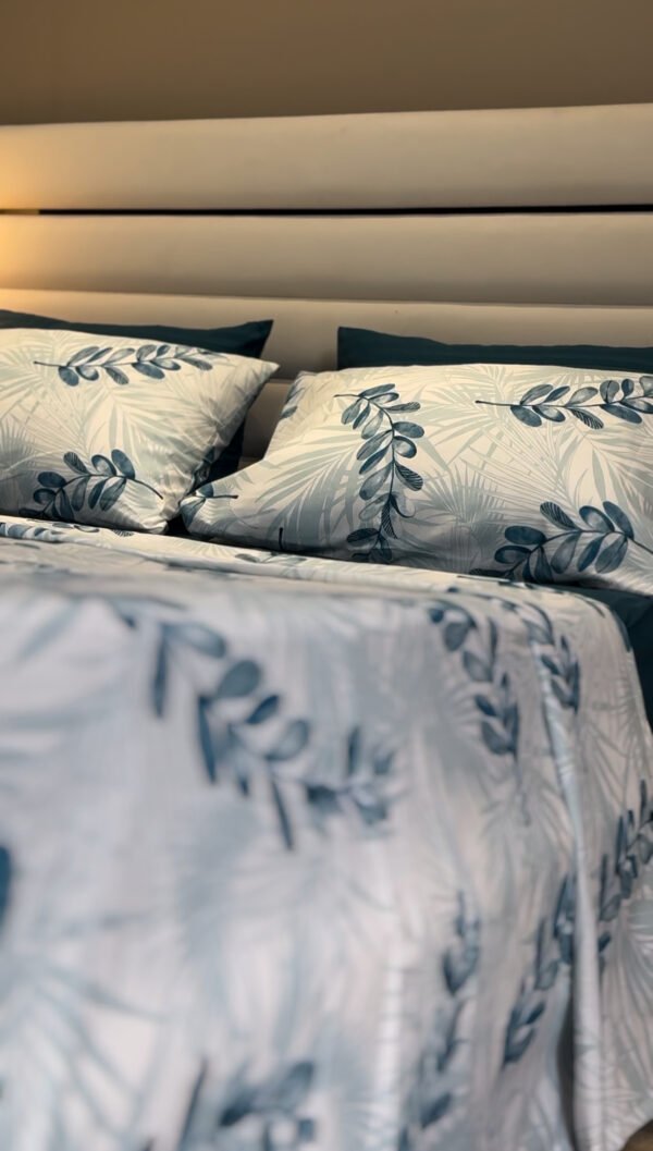 Parure de Lit Feuillage Bleu – Élégance Botanique Apaisante