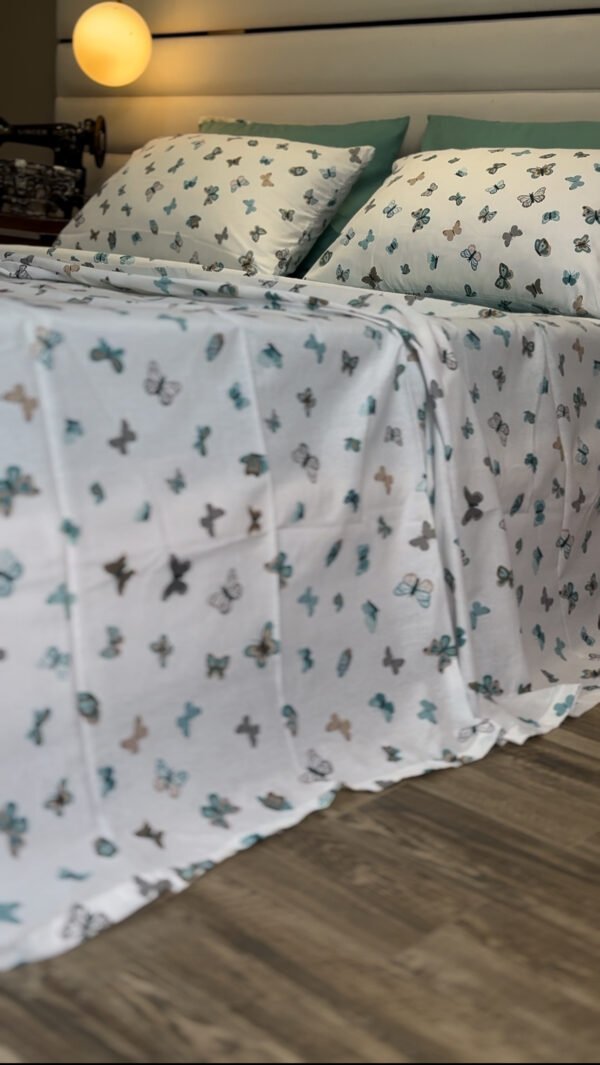 Parure de Lit Papillon Bleu – Douceur Aérienne