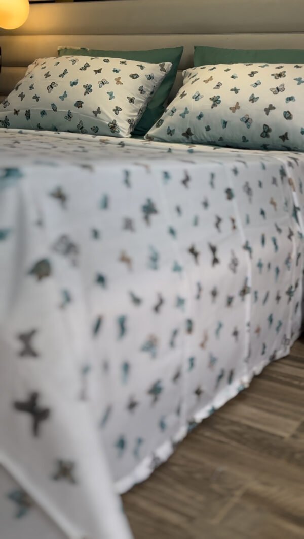 Parure de Lit Papillon Bleu – Douceur Aérienne