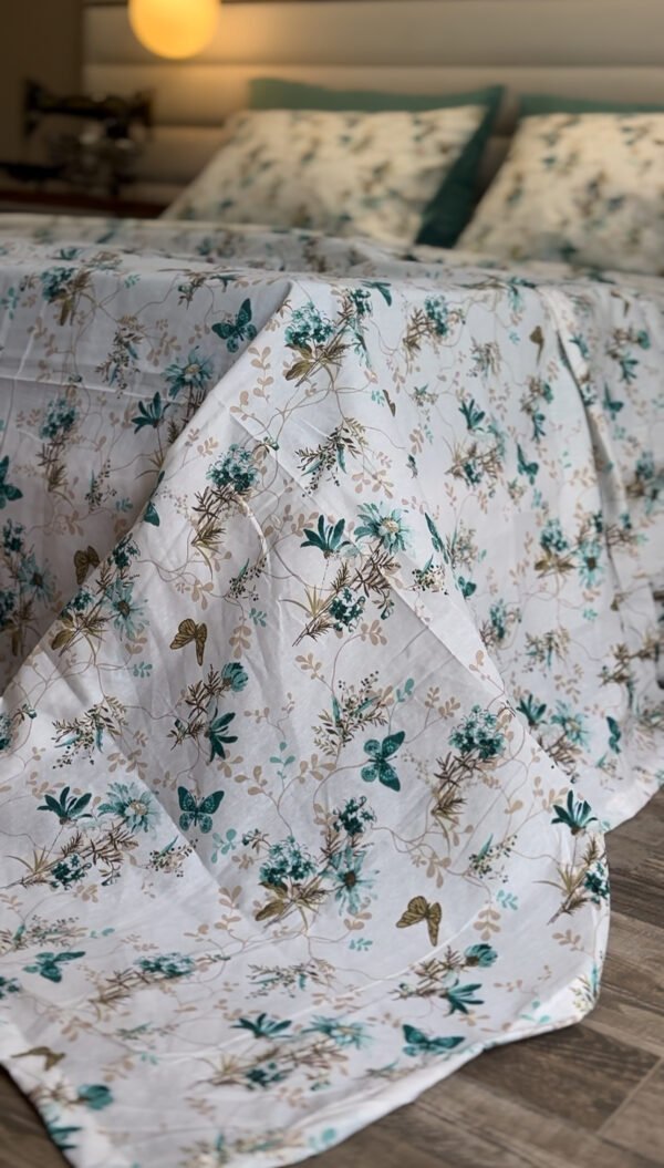 Parure de Lit Papillon d’Aquarelle – Bleu Céleste & Lin Doré