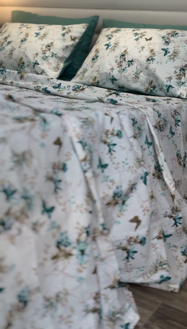 Parure de Lit Papillon d’Aquarelle – Bleu Céleste & Lin Doré