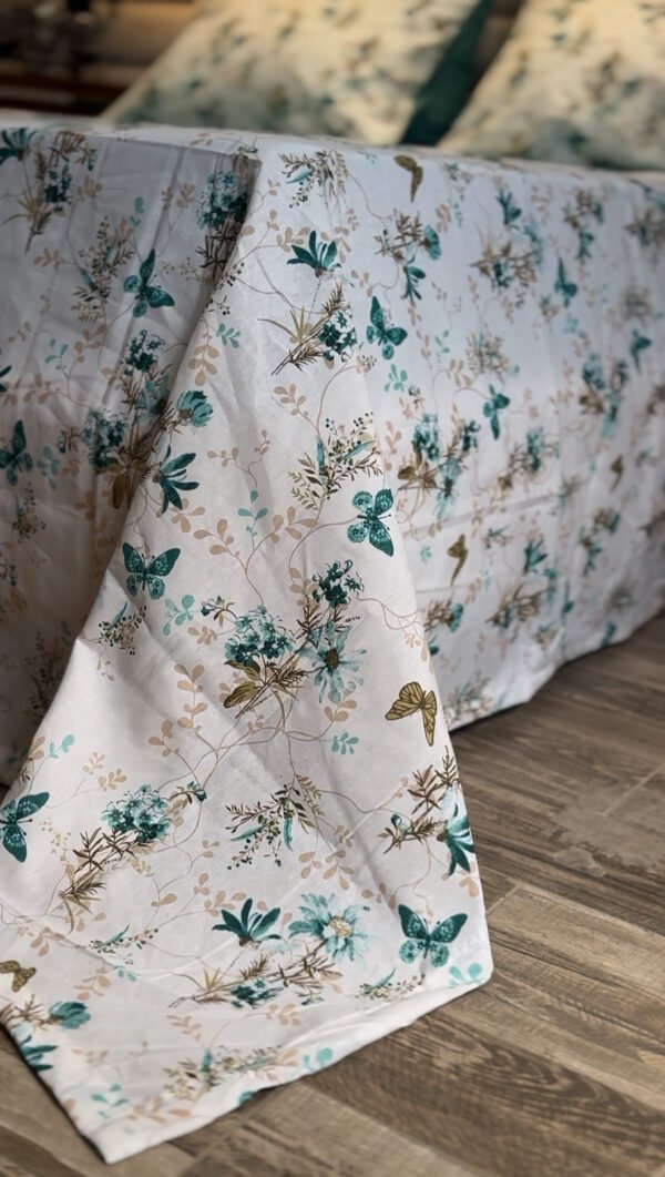 Parure de Lit Papillon d’Aquarelle – Bleu Céleste & Lin Doré