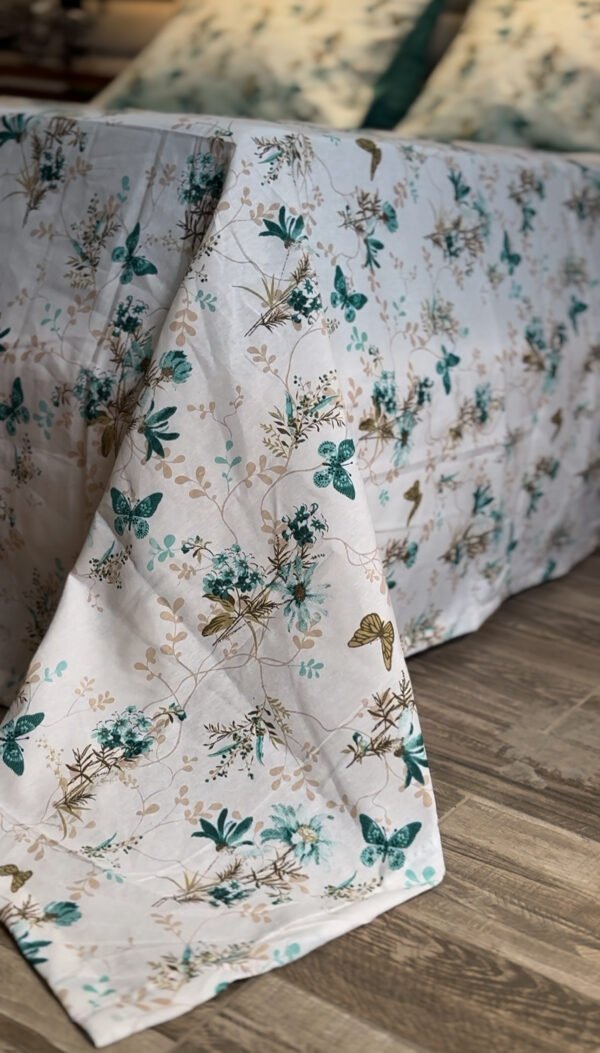 Parure de Lit Papillon d’Aquarelle – Bleu Céleste & Lin Doré