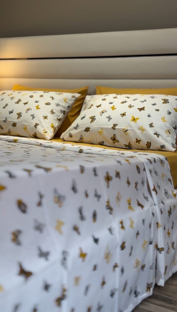 Parure de Lit Papillon Doré – Éclat Naturel et Douceur