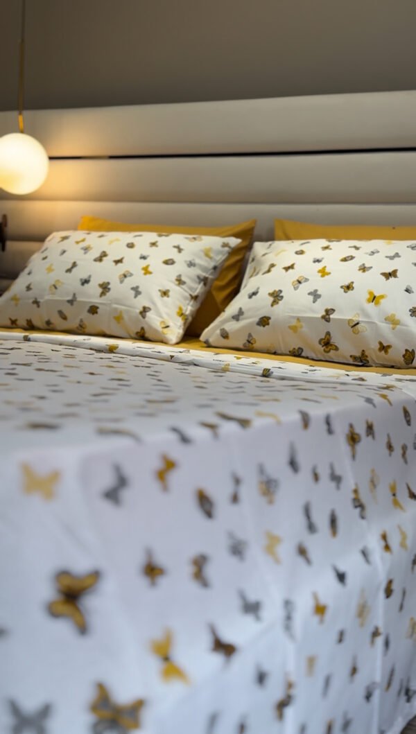 Parure de Lit Papillon Doré – Éclat Naturel et Douceur