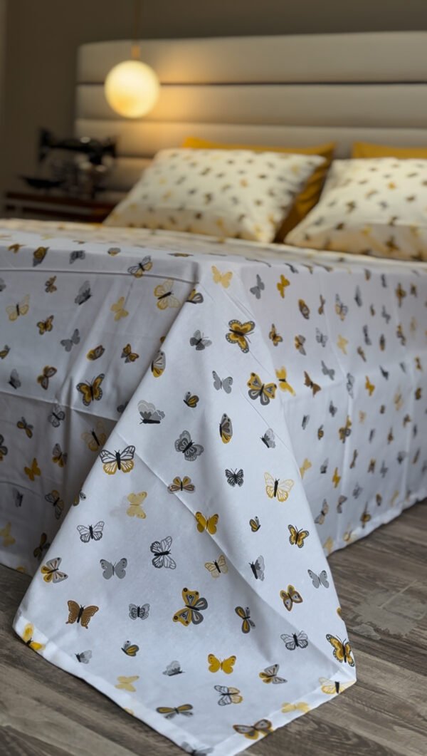 Parure de Lit Papillon Doré – Éclat Naturel et Douceur