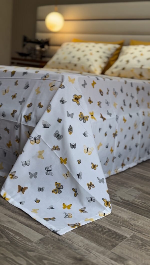 Parure de Lit Papillon Doré – Éclat Naturel et Douceur