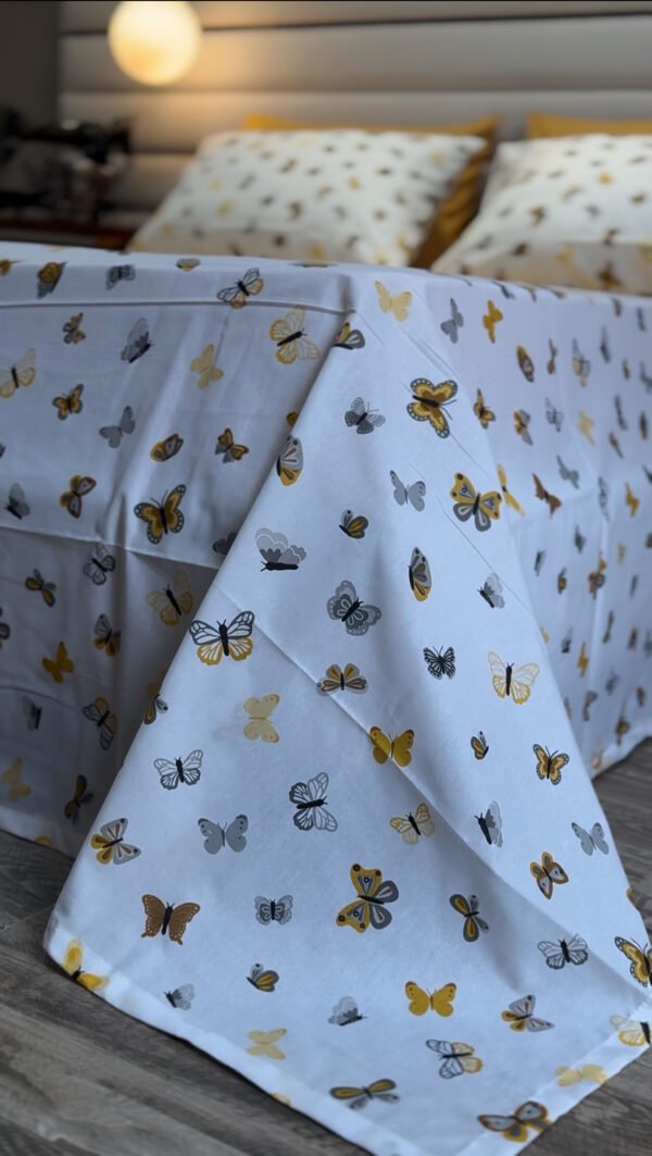 Parure de Lit Papillon Doré – Éclat Naturel et Douceur