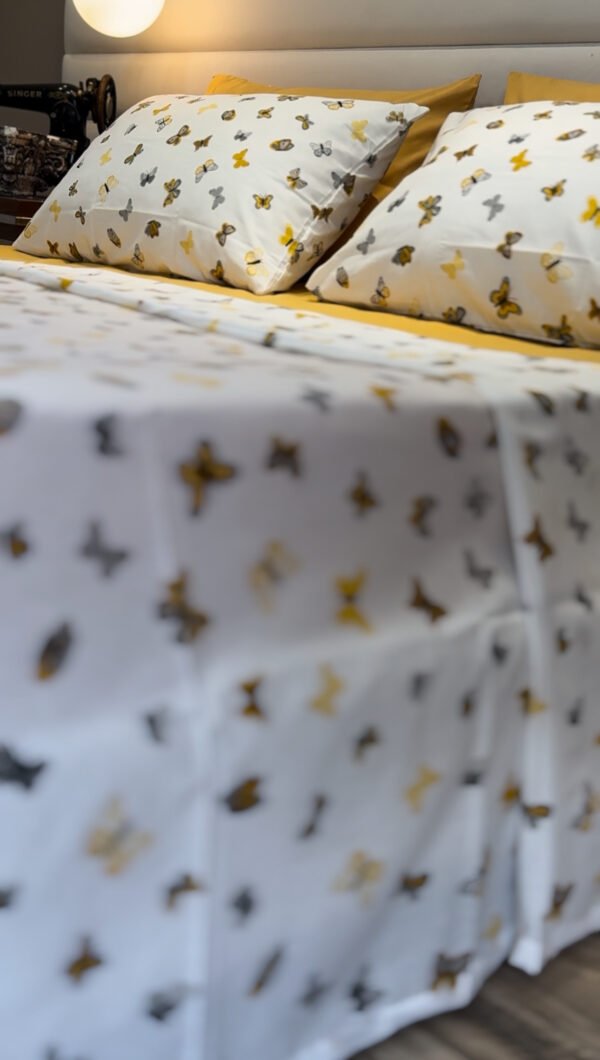 Parure de Lit Papillon Doré – Éclat Naturel et Douceur
