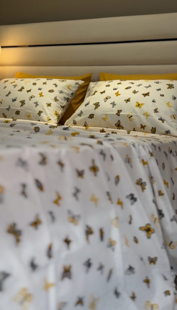 Parure de Lit Papillon Doré – Éclat Naturel et Douceur