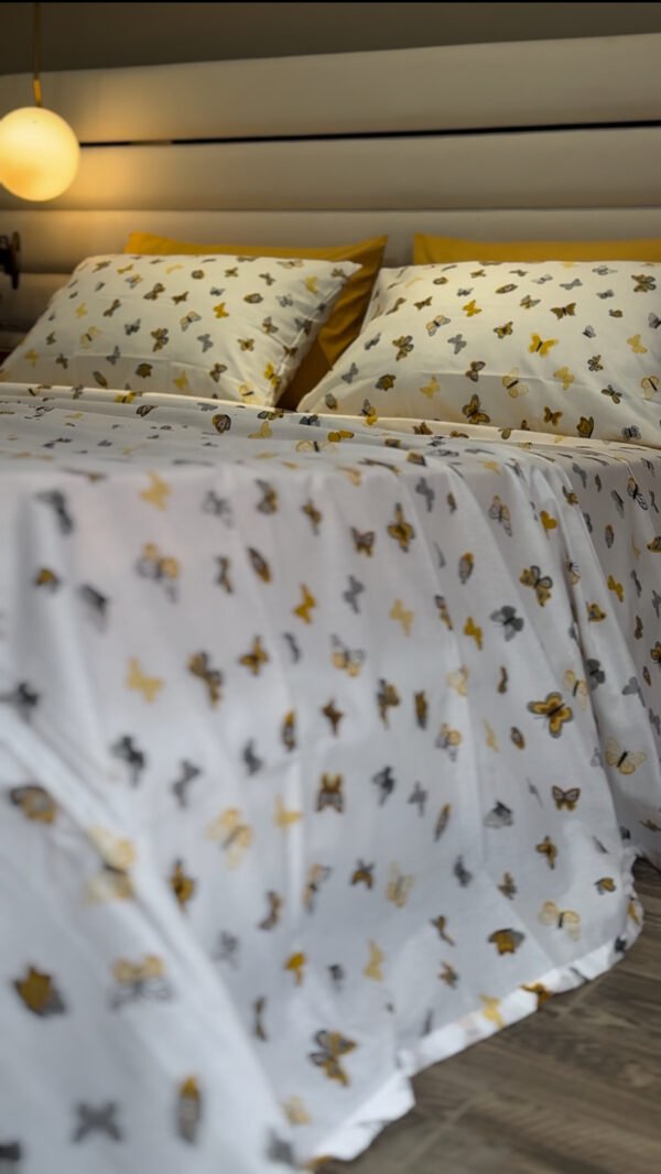 Parure de Lit Papillon Doré – Éclat Naturel et Douceur