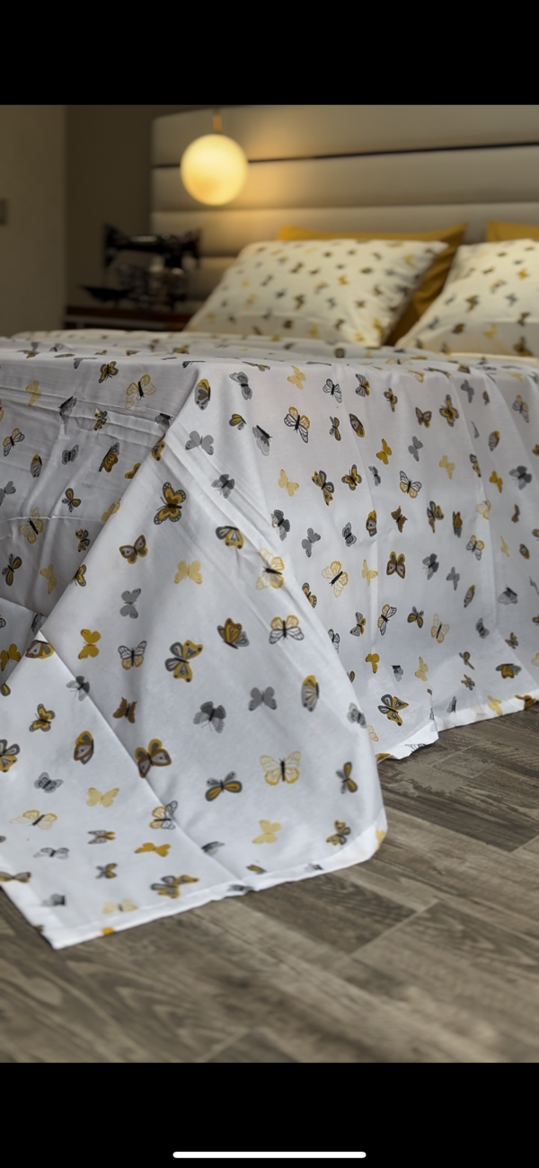 Parure de Lit Papillon Doré – Éclat Naturel et Douceur