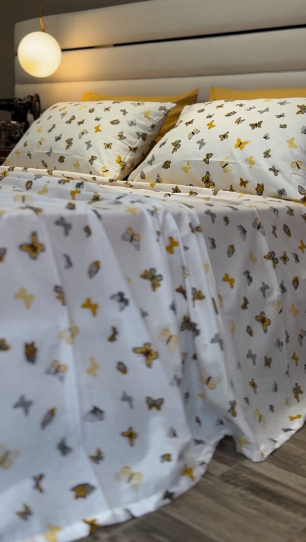 Parure de Lit Papillon Doré – Éclat Naturel et Douceur