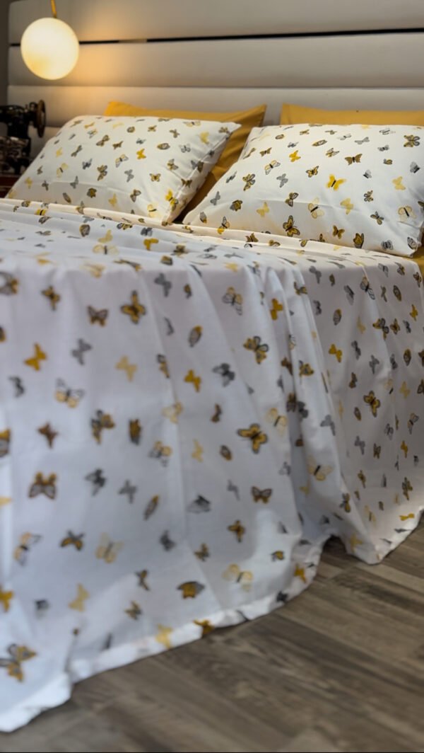 Parure de Lit Papillon Doré – Éclat Naturel et Douceur