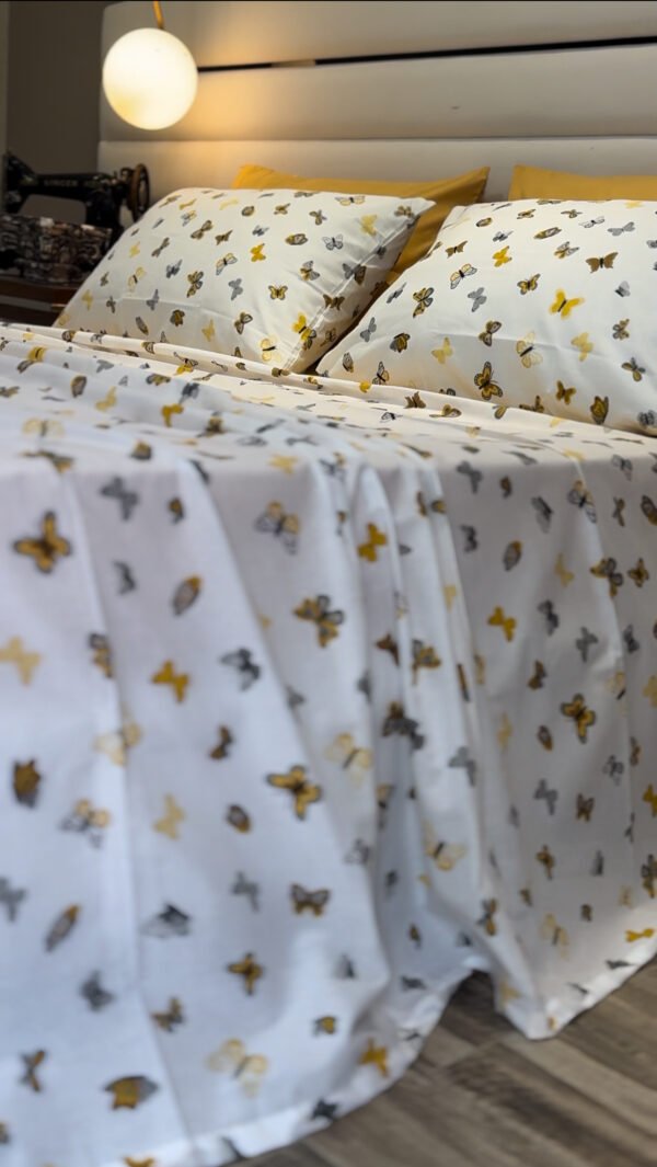 Parure de Lit Papillon Doré – Éclat Naturel et Douceur