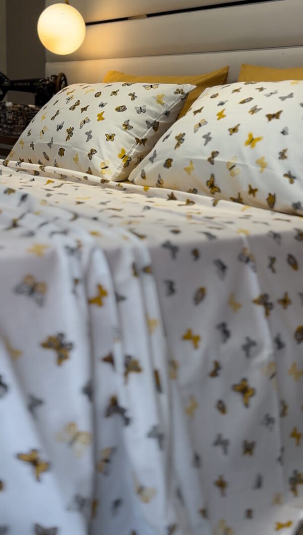 Parure de Lit Papillon Doré – Éclat Naturel et Douceur
