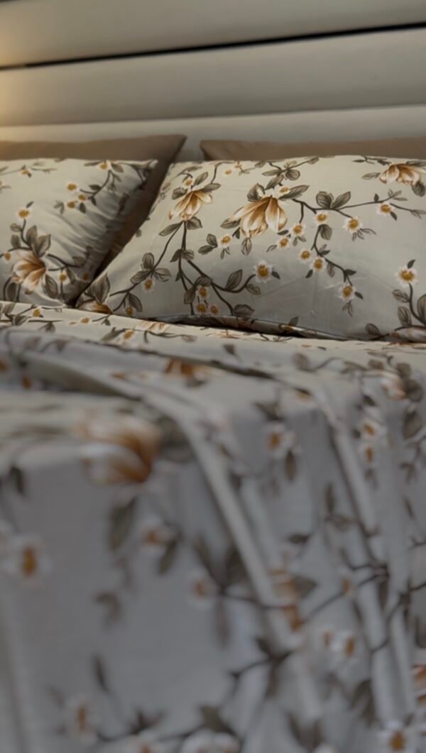Screenshot Parure de Lit Magnolia d’Automne – Éclat Floral Beige