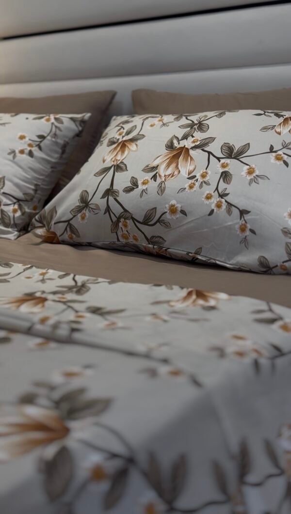 Screenshot Parure de Lit Magnolia d’Automne – Éclat Floral Beige