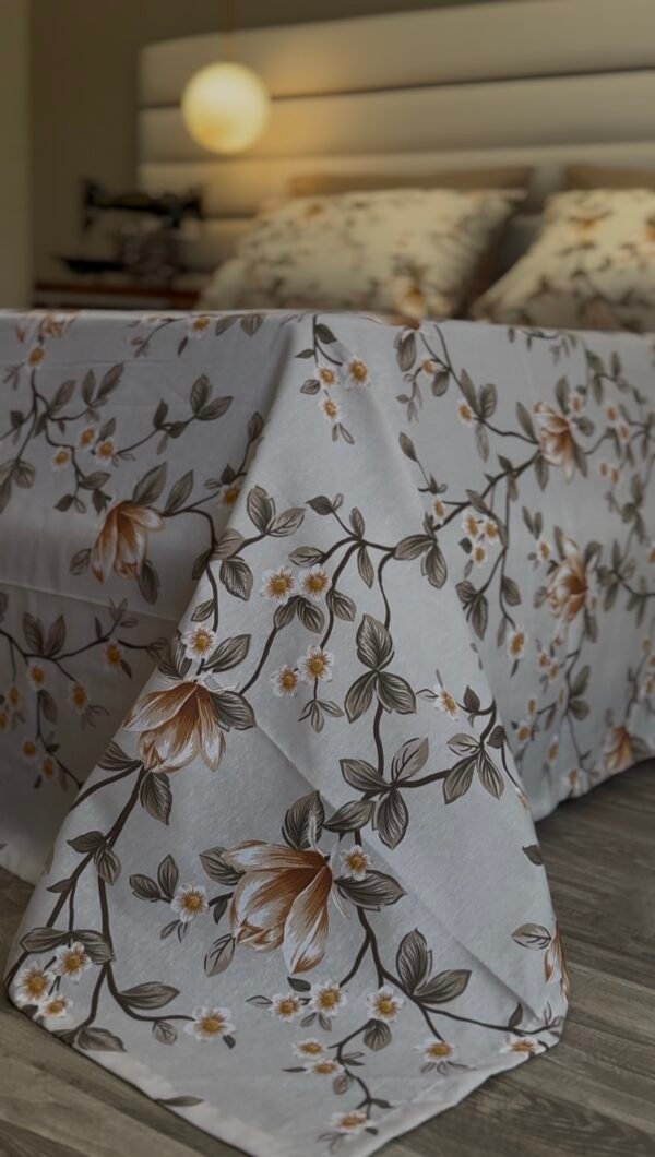Screenshot Parure de Lit Magnolia d’Automne – Éclat Floral Beige