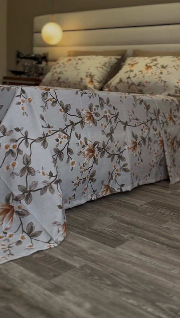 Screenshot Parure de Lit Magnolia d’Automne – Éclat Floral Beige