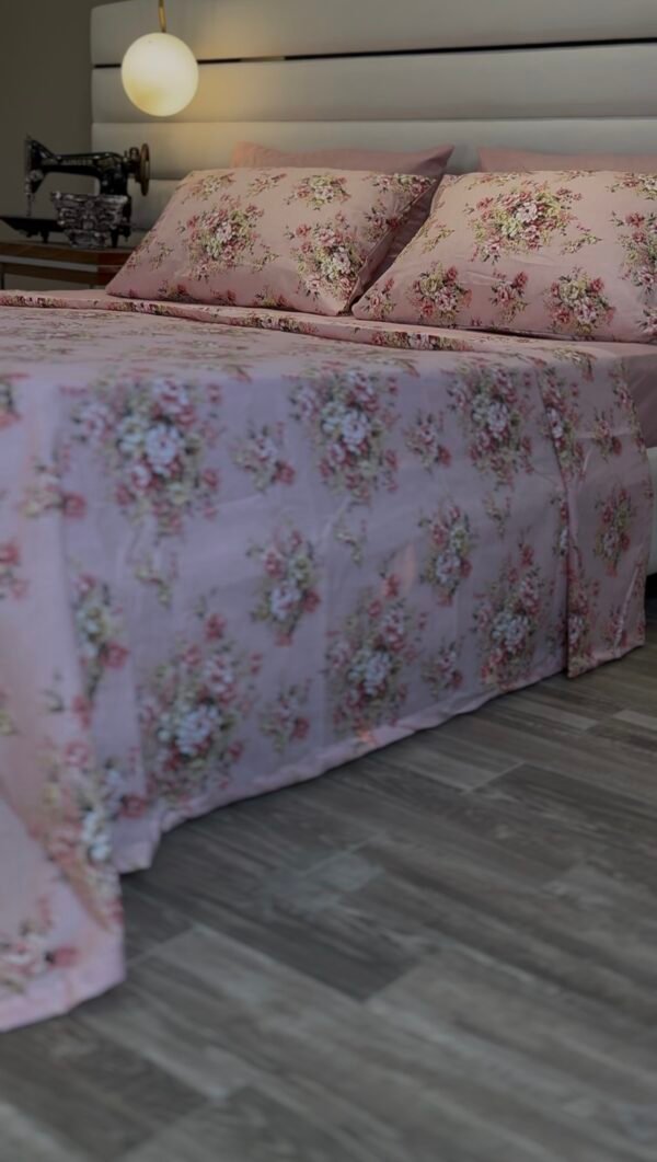 Screenshot Parure de Lit Rosée Vintage – Bouquet Romantique Fleuri