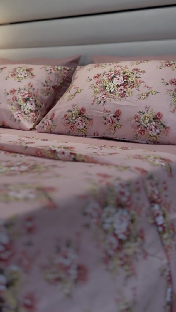 Screenshot Parure de Lit Rosée Vintage – Bouquet Romantique Fleuri