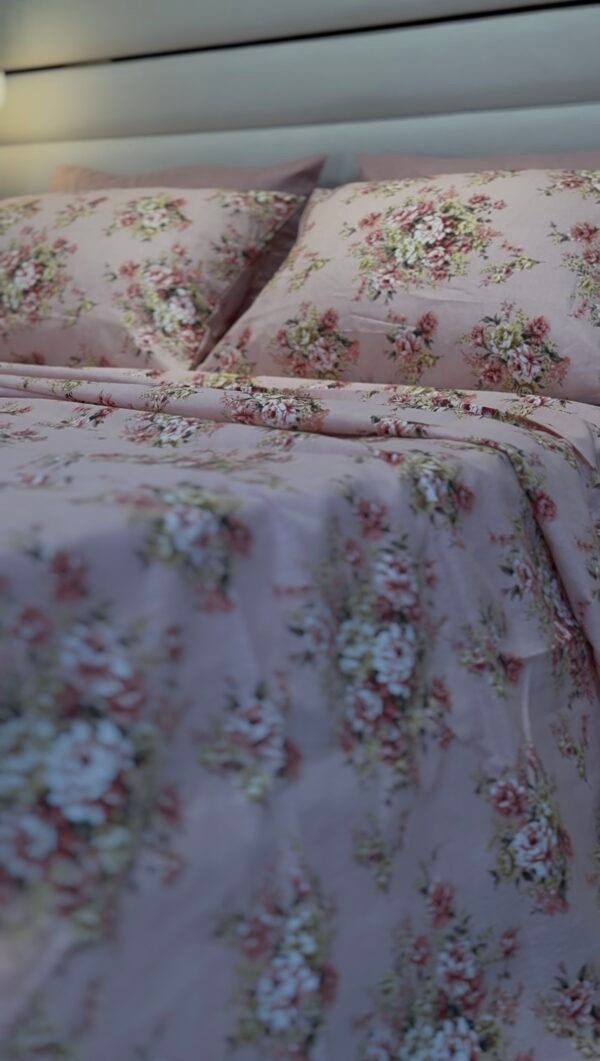 Screenshot Parure de Lit Rosée Vintage – Bouquet Romantique Fleuri