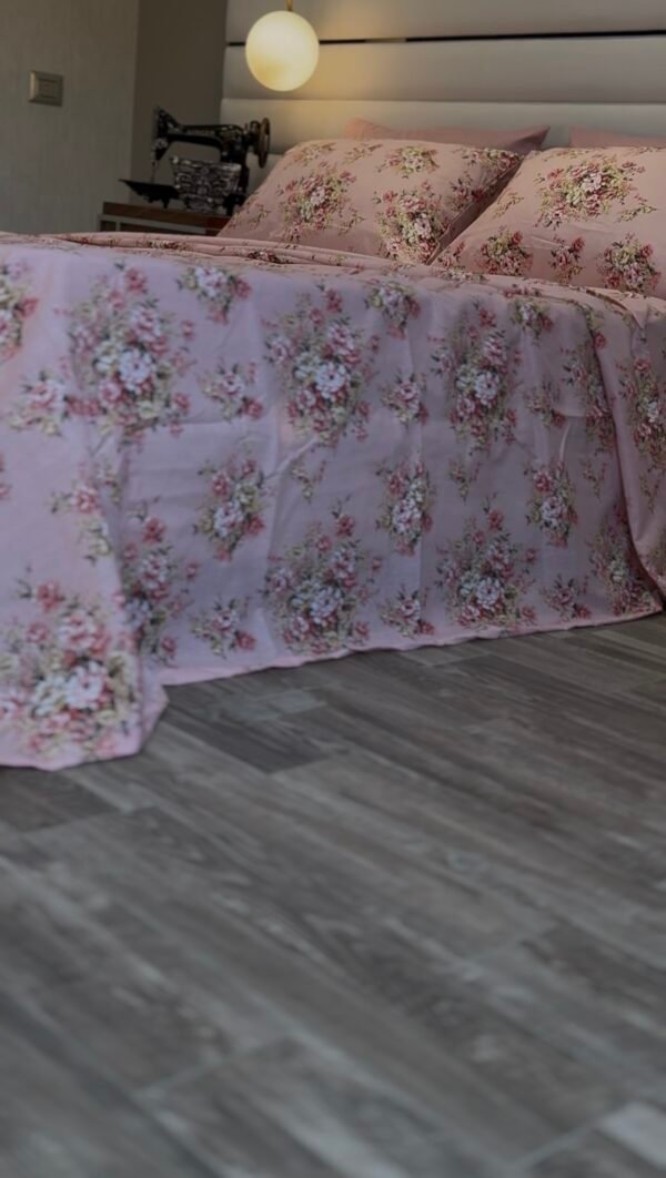 Screenshot Parure de Lit Rosée Vintage – Bouquet Romantique Fleuri