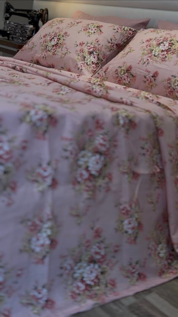 Screenshot Parure de Lit Rosée Vintage – Bouquet Romantique Fleuri