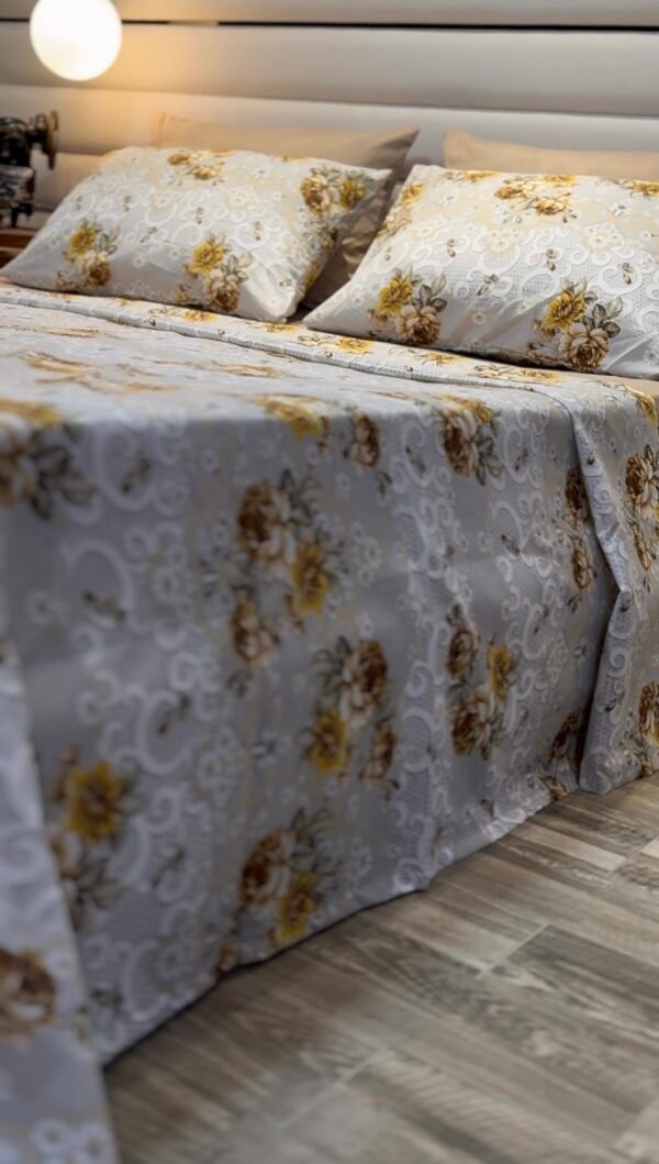 Screenshot Parure de Lit Jardin d’Or – Éclat Floral Vintage