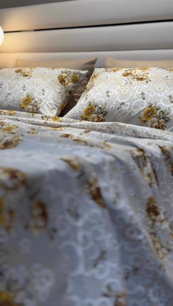 Screenshot Parure de Lit Jardin d’Or – Éclat Floral Vintage