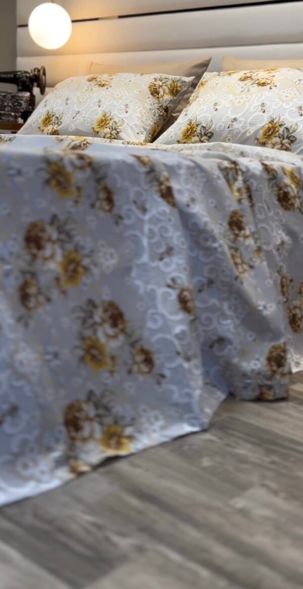 Screenshot Parure de Lit Jardin d’Or – Éclat Floral Vintage