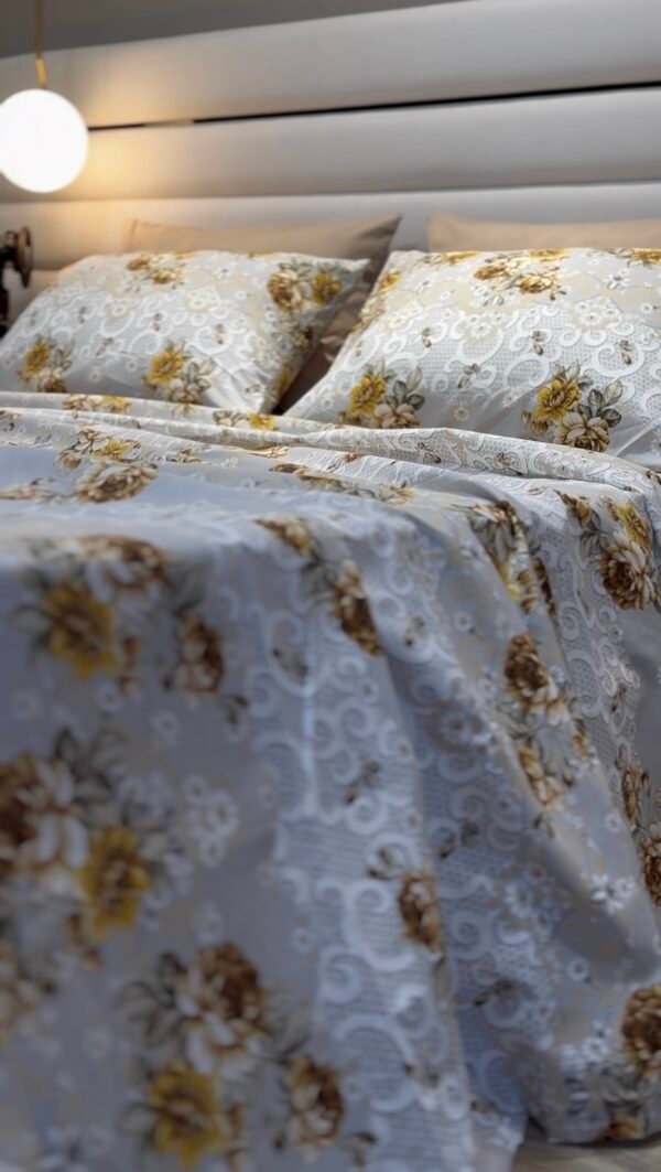 Screenshot Parure de Lit Jardin d’Or – Éclat Floral Vintage