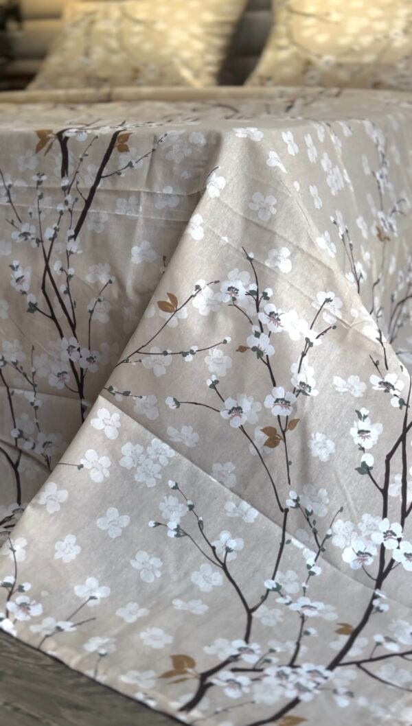 Parure de Lit Beige – Branches Fleuries Élégantes