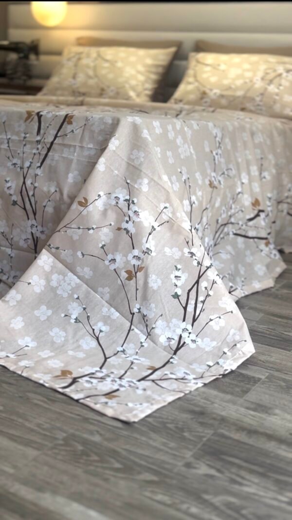 Parure de Lit Beige – Branches Fleuries Élégantes