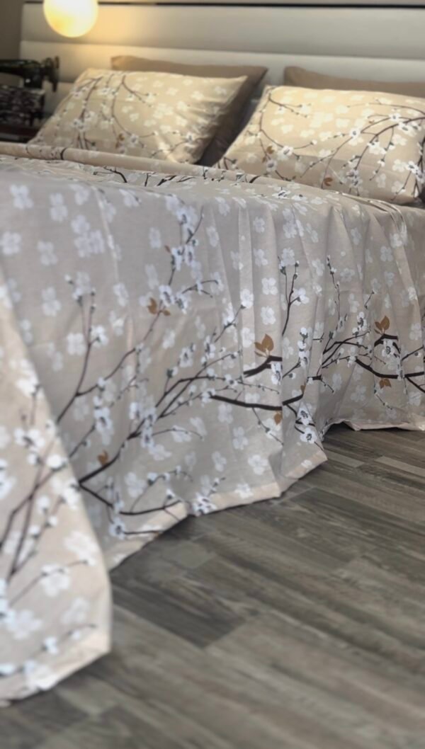Parure de Lit Beige – Branches Fleuries Élégantes