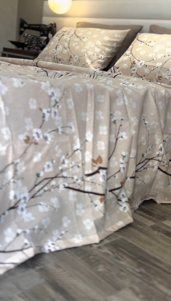 Parure de Lit Beige – Branches Fleuries Élégantes