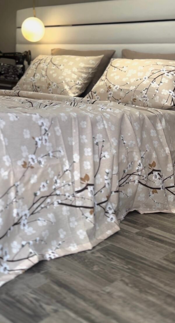 Parure de Lit Beige – Branches Fleuries Élégantes