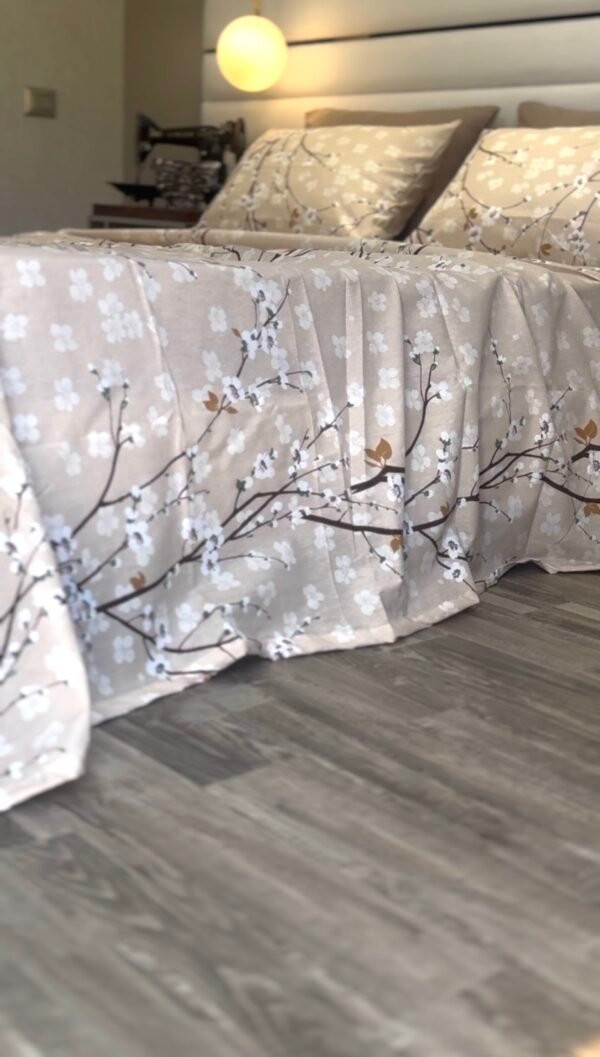 Parure de Lit Beige – Branches Fleuries Élégantes