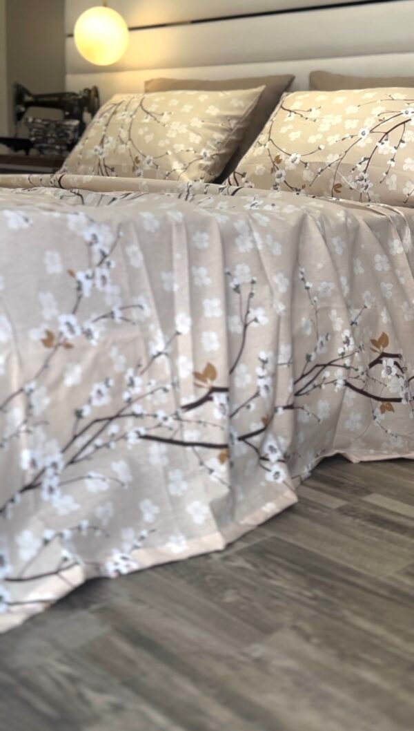 Parure de Lit Beige – Branches Fleuries Élégantes