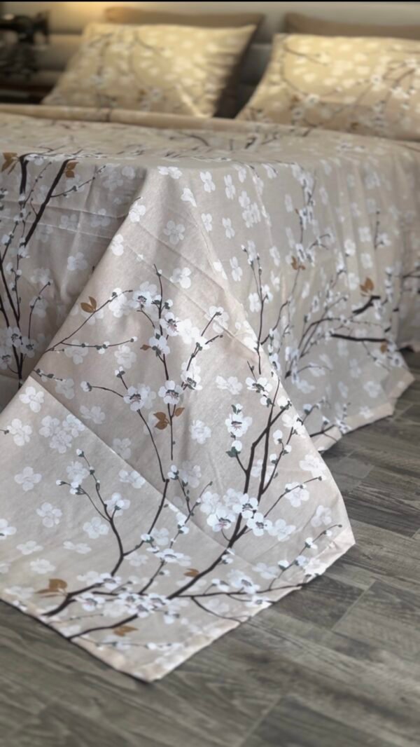 Parure de Lit Beige – Branches Fleuries Élégantes