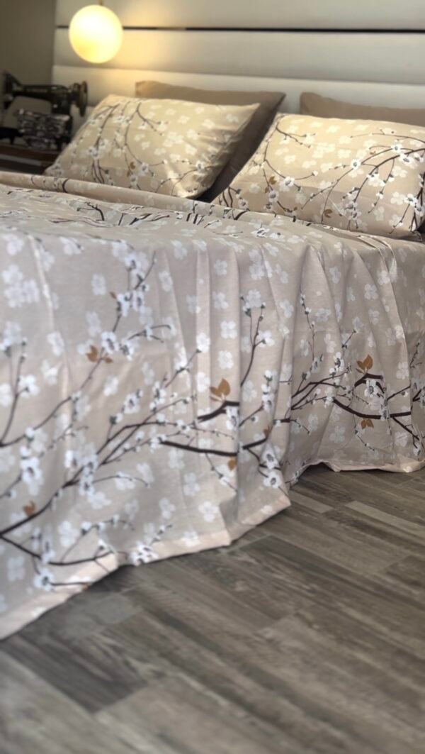 Parure de Lit Beige – Branches Fleuries Élégantes