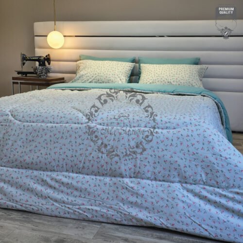 Couette 2 Places Rosalie – Imprimé Floral Bleu Ciel et Roses
