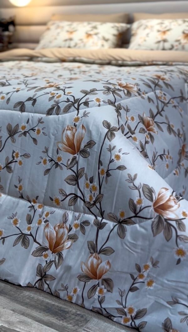 Couette 2 Places Magnolia Beige – Motif Floral Élégant