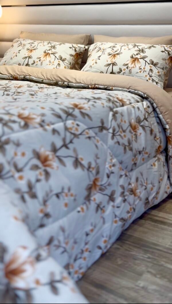 Couette 2 Places Magnolia Beige – Motif Floral Élégant