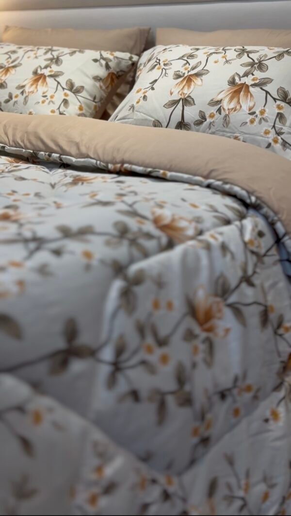 Couette 2 Places Magnolia Beige – Motif Floral Élégant