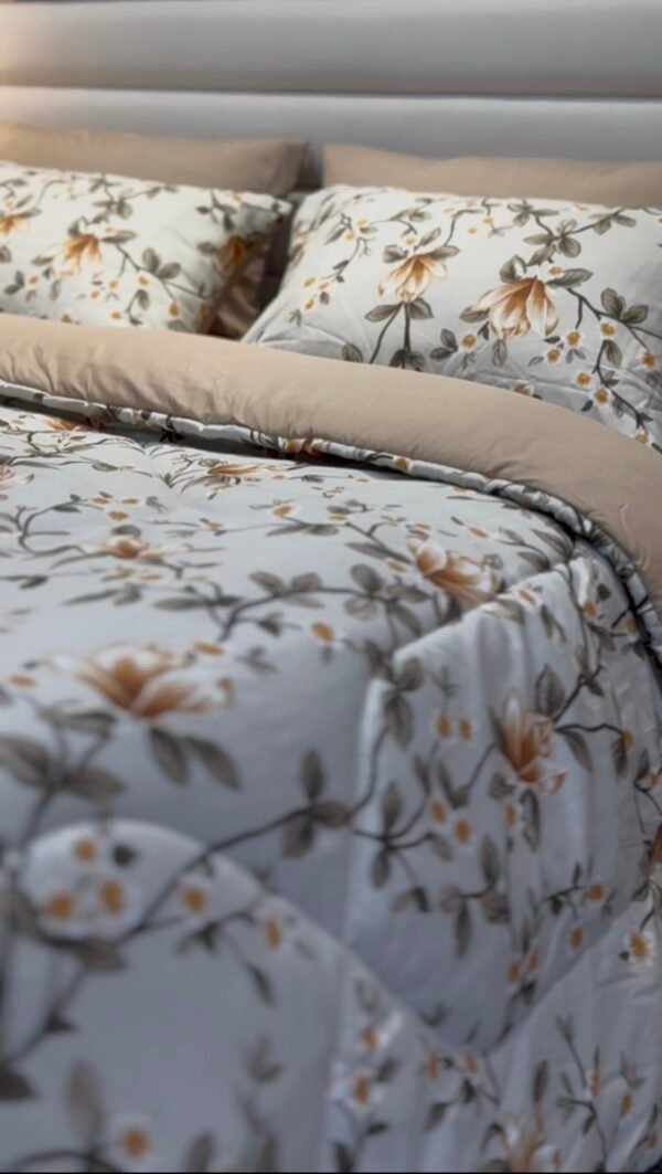 Couette 2 Places Magnolia Beige – Motif Floral Élégant